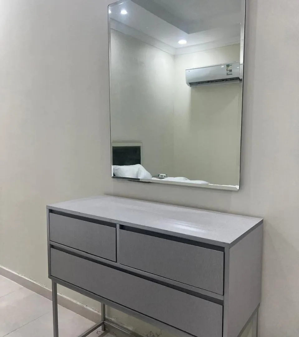 استديو هادئ Apartman Dzsidda 0*,